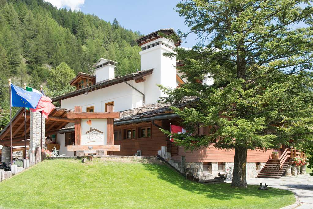 Eco Wellness Hotel Notre Maison Cogne Exterior foto